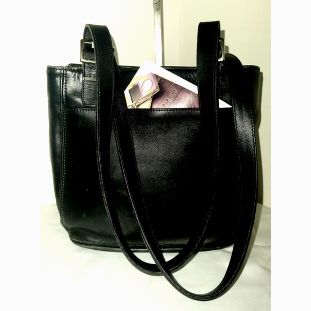 Coach 6008 Vintage Black Leather Bucket Tote 🖤.